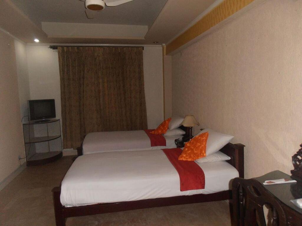 Hotel The Leschanze Lahore Exterior photo