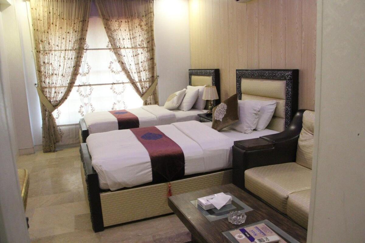 Hotel The Leschanze Lahore Exterior photo